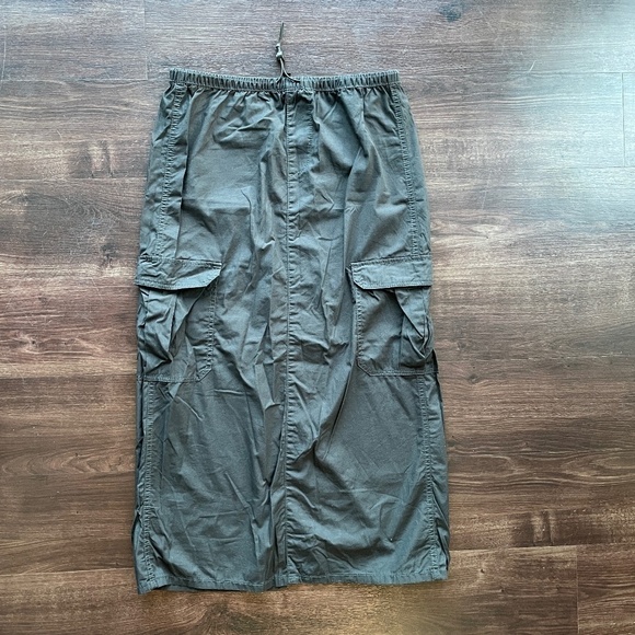 H&M Cargo Midi Skirt - Picture 2 of 8